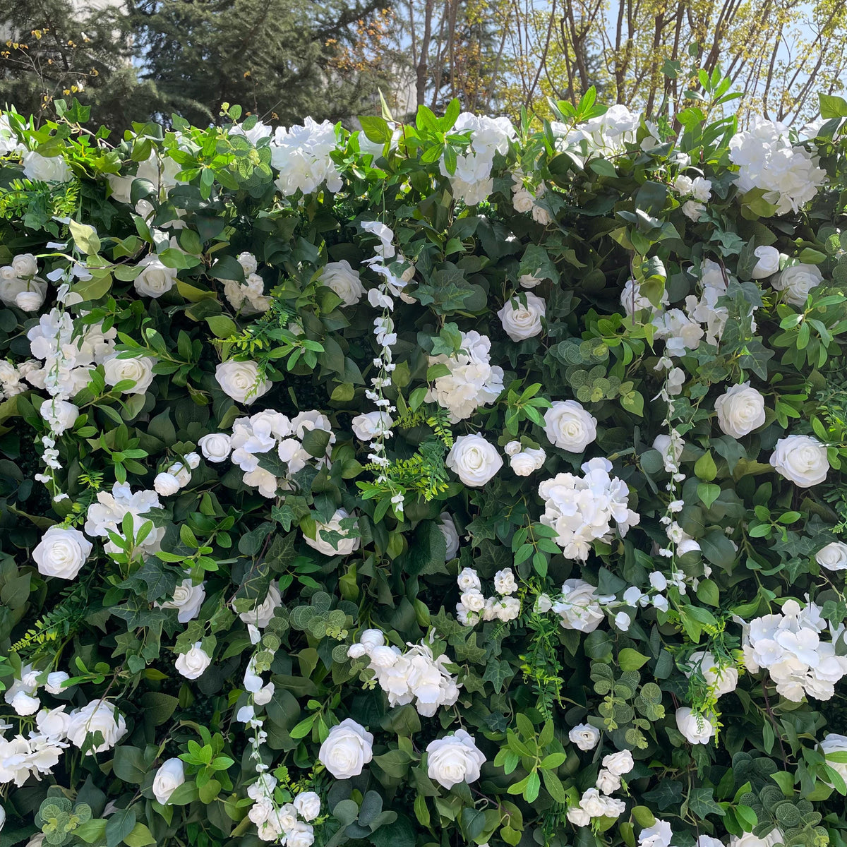 Flower Wall Backdrop [Verdant White Rose Greenery Roll-Up Fabric Panel] for Ceremony & Photo Booth